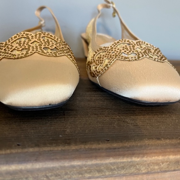 J Renee Faleece Champagne Shoe 11WW - Picture 3 of 7